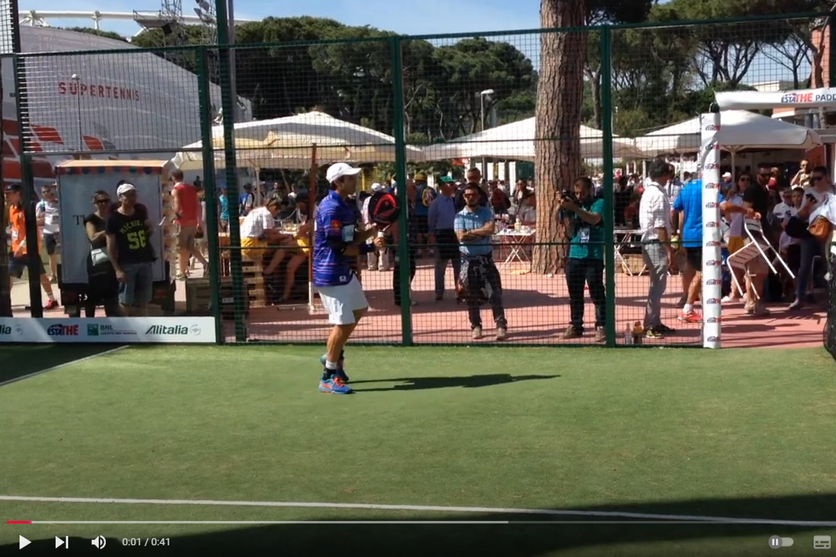 ILPADEL.IT - Riscaldamento Fernando Belasteguin alla Estathè Paddle Arena